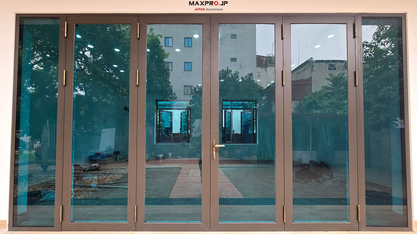 Cửa nhôm Maxpro hệ 55 màu nâu